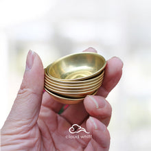 Load image into Gallery viewer, Tibetan Water Offering Bowl 7pc  (Brass) 藏传供水碗7件~黄铜
